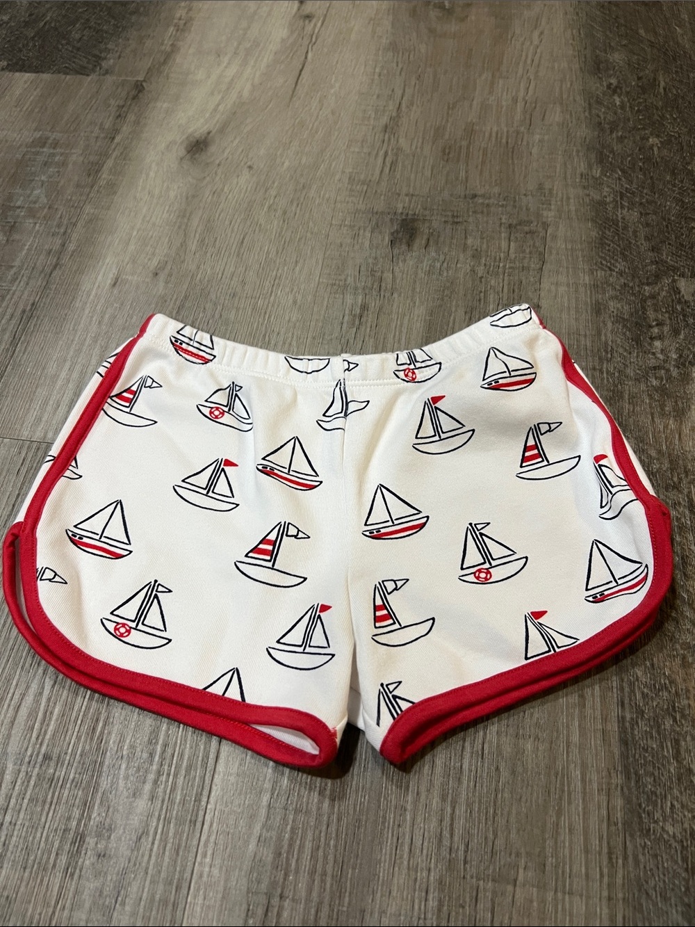 The Beaufort Bonnet Company Cheryl Shorts sailboats size 4T